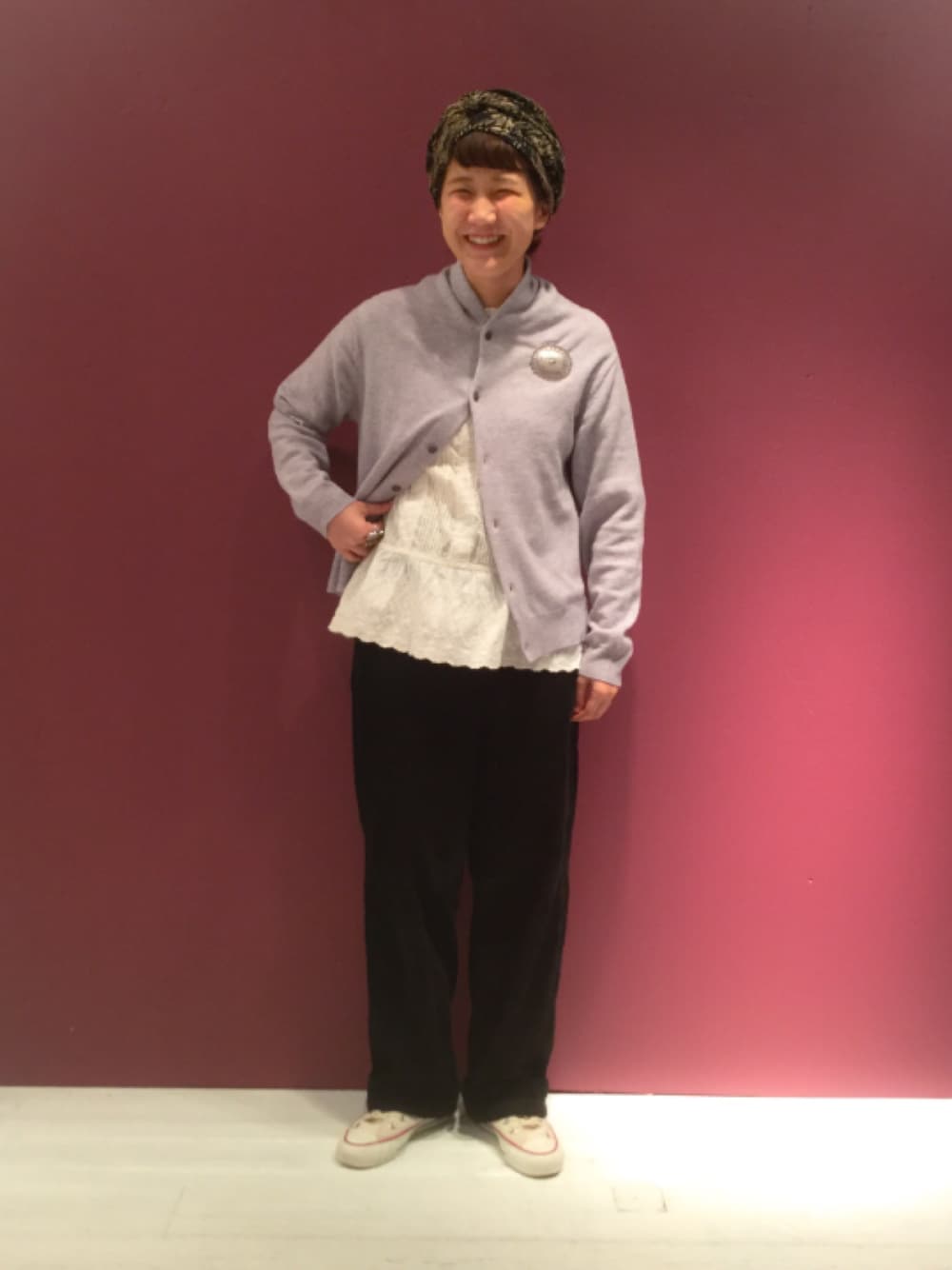 「秋コーデ、BEAMS、BEAMS BOY、太パンツ、コーデュロイ」｜「BEAMS BOYのART STUDIO COMPANY / アニマルプリント スカーフ（ストール/ショール、その他）」を使った、あさやま ふうこさん（レディース・158cm）の秋コーディネートの1枚目の写真