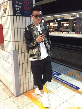「adidas（アディダス）のアイテム（Tシャツ/カットソー、ホワイト系）」を使った、LilYangさん（メンズ・179cm）の秋コーディネート