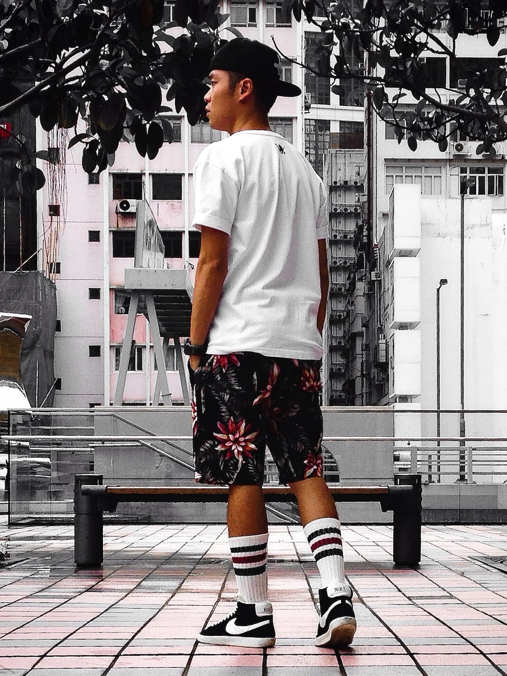 「santastic!、Santastic! Wear、SARU、NIKE、hk、Hong Kong、wdywt」｜「SANTASTIC!のアイテム（Tシャツ/カットソー、ホワイト系）」を使った、BIG.J さん（メンズ・175cm）の夏コーディネートの1枚目の写真