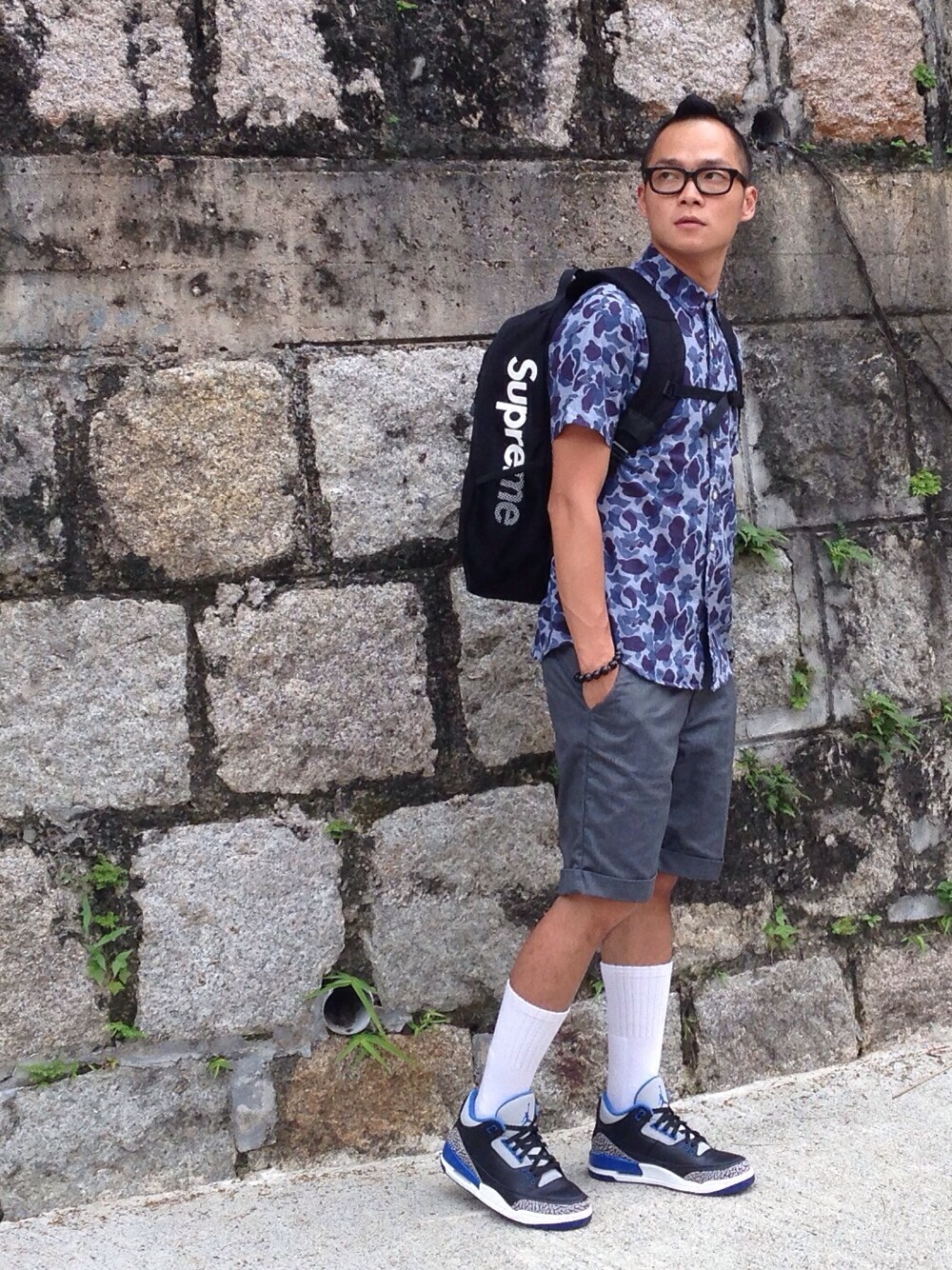 「blue、AIR JORDAN、SLABHK、SLAB、Hong Kong、hk、hkboy、supreme」｜「LOWRYS FARMのアイテム（シャツ/ブラウス、ブルー系）」を使った、BIG.J さん（メンズ・175cm）の秋コーディネートの1枚目の写真