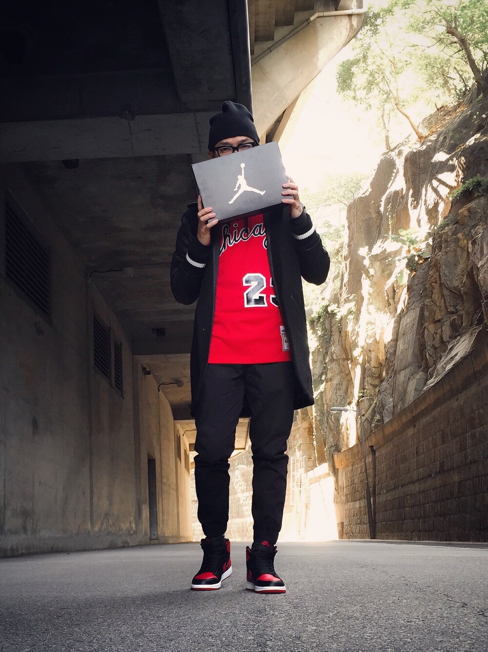 「jersey、supreme、AIR JORDAN、Jordan、NIKE、black、SLABHK、SLAB、winter、vintage」｜「Supreme のアイテム（パーカー、ブラック系）」を使った、BIG.J さん（メンズ・175cm）の冬コーディネートの1枚目の写真