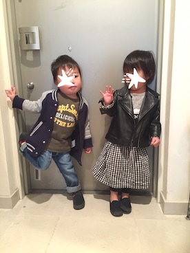 「双子コーデ」｜「アイテム（ライダースジャケット）」を使った、YOSHIさん（キッズ・90cm）の春コーディネート