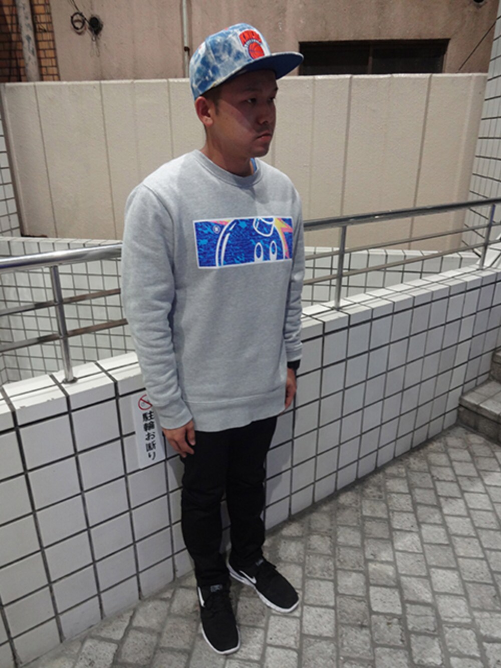 「newyork、 cap、MITCHELL&NESS、snapback」｜「Mitchell&Nessの"MITCHELL&NESS" Classic ACID ニューヨーク・ニックス/ ブルーデニム （キャップ、その他）」を使った、kings1977さん（メンズ・165cm）の秋コーディネートの1枚目の写真