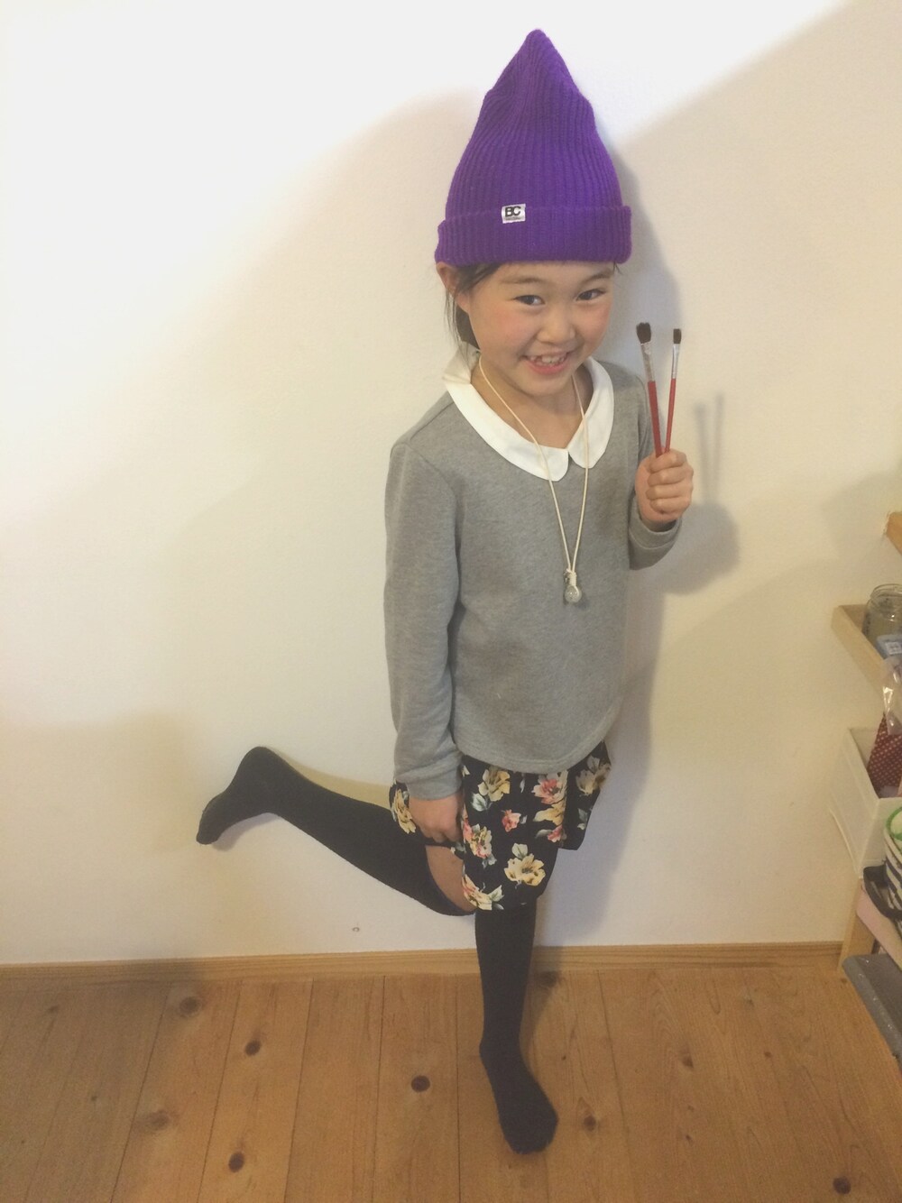 「BASECONTROLのベーシックニットキャップ（ニットキャップ/ビーニー、パープル系）」を使った、KNJさん（キッズ・130cm）の春コーディネートの1枚目の写真