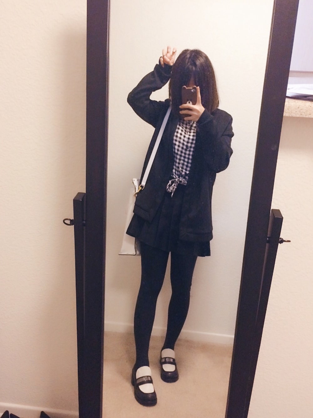 「black、black and white」｜「American Apparelのアイテム（シャツ/ブラウス、その他）」を使った、paintsupercuteさん（レディース・157cm）の秋コーディネートの1枚目の写真