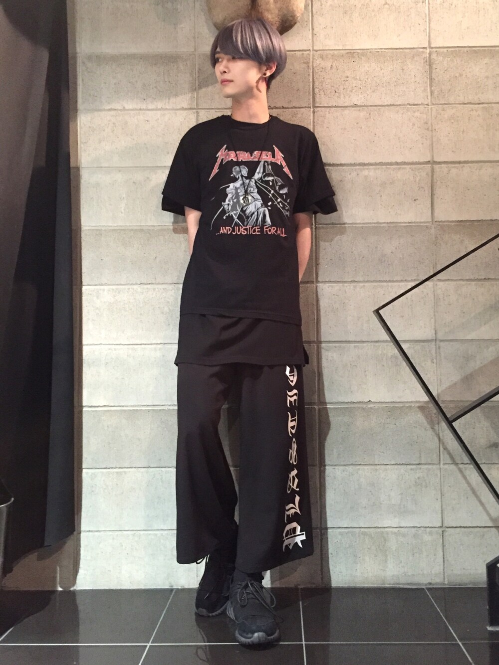 「ラクチンコーデ、summer、ブラック、ブラックコーデ、ワイドパンツ、PLASTIC TOKYO、adidas」｜「disegnyのアイテム（Tシャツ/カットソー、ブラック系）」を使った、𝐊𝐚𝐢𝐭𝐨さん（メンズ・180cm）の春コーディネートの1枚目の写真