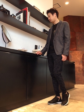 「ジャージーパンツ」｜「アイテム（セットアップ）」を使った、OMIさん（メンズ・180cm）の秋コーディネート