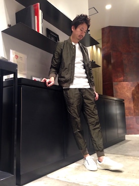 「buddy（バディ）のアイテム（スニーカー）」を使った、OMIさん（メンズ・180cm）の冬コーディネート