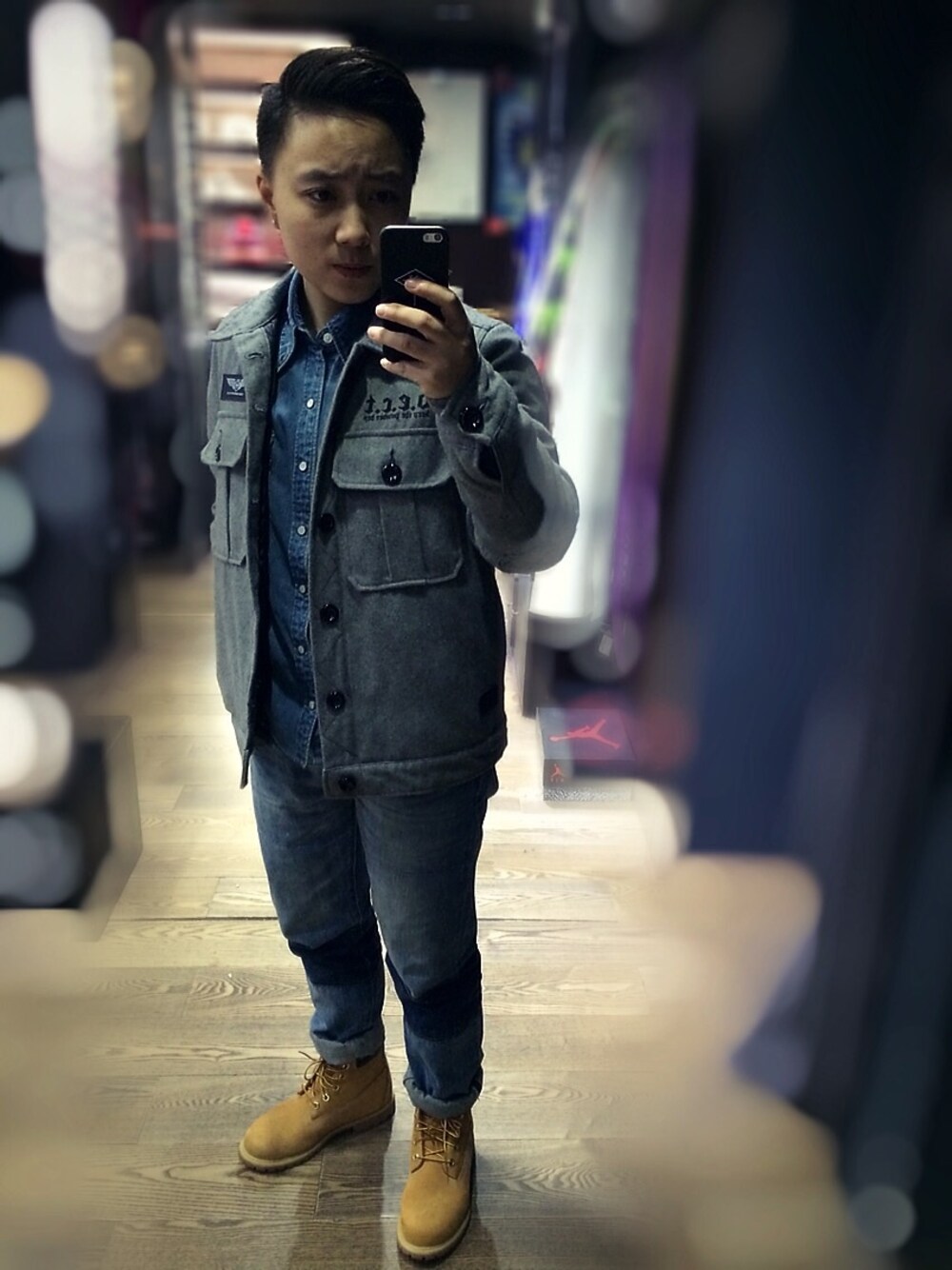 「Levi'sのアイテム（シャツ/ブラウス、ブルー系）」を使った、RELAX-渣仔Chrisさん（レディース・160cm）の冬コーディネートの1枚目の写真