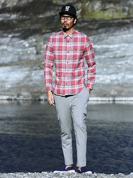 「アイテム（カーゴパンツ、グレー系）」を使った、JEEさん（メンズ・182cm）の春コーディネート