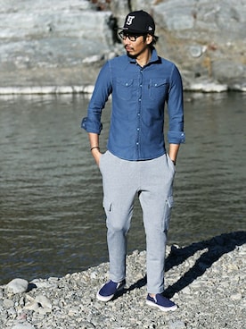 「アイテム（カーゴパンツ、グレー系）」を使った、JEEさん（メンズ・182cm）の冬コーディネート