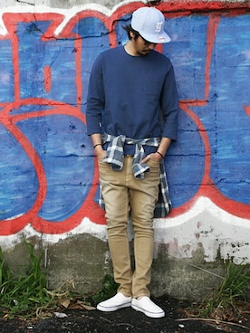 「バックプリント」｜「アイテム（デニムパンツ）」を使った、JEEさん（メンズ・182cm）の春コーディネート