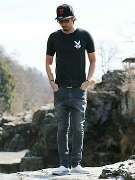 「バックプリント」｜JEEさん（メンズ・182cm）の春コーディネート