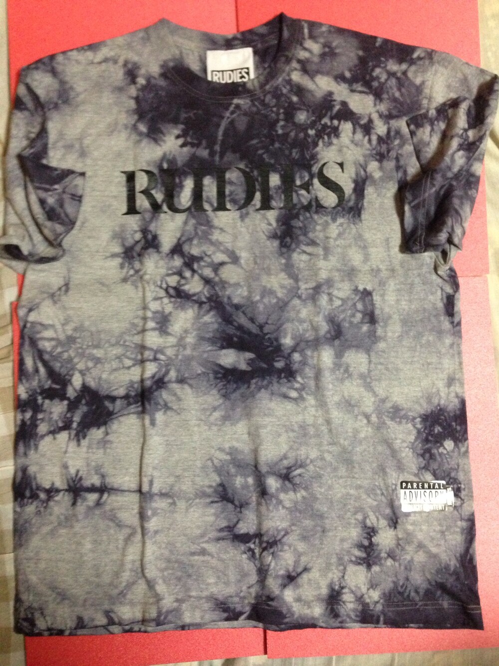 「Tシャツ、タイダイ柄、RUDES」｜「RUDIE'Sのアイテム（Tシャツ/カットソー、グレー系）」を使った、ジャン フランコさん（メンズ・176cm）の春コーディネートの1枚目の写真