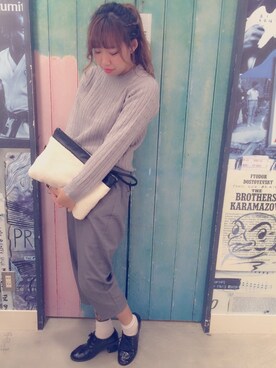 「オールグレー」｜「アイテム（パンプス）」を使った、宮下愛さん（レディース・165cm）の秋コーディネート