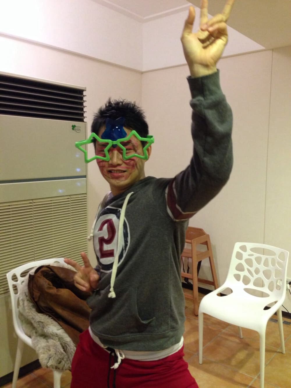 「5のアイテム（ジャージ、グレー系）」を使った、Dikenさん（メンズ・177cm）の夏コーディネートの1枚目の写真