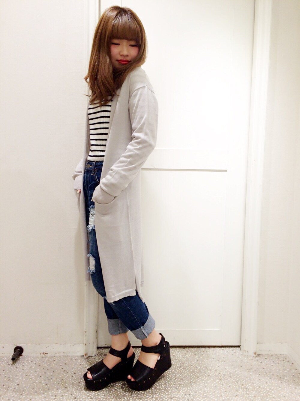 「春コーデ、ボーダー、クラッシュデニム、ロングカーディガン、ゆるっとコーデ、nice claup、one after another NICE CLAUP」｜「one after another NICE CLAUPの【ナイスクラップ】さらっとコーディガン（カーディガン/ボレロ、グレー系）」を使った、makiさん（レディース・151cm）の春コーディネートの1枚目の写真