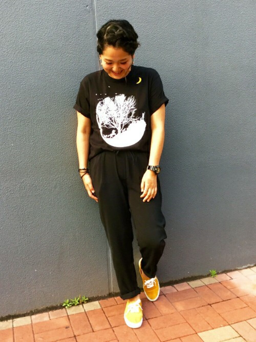 「スニーカー、カジュアル、シンプル、ブラック、ワントーンコーデ、Tシャツ、黒、G-SHOCK、ラフ、シンプルコーデ」｜「Design Tshirts Store graniphのベーシックTシャツ／ブレーメン（Tシャツ/カットソー、ブラック系）」を使った、TAKIZAWAさん（レディース・167cm）の夏コーディネートの1枚目の写真