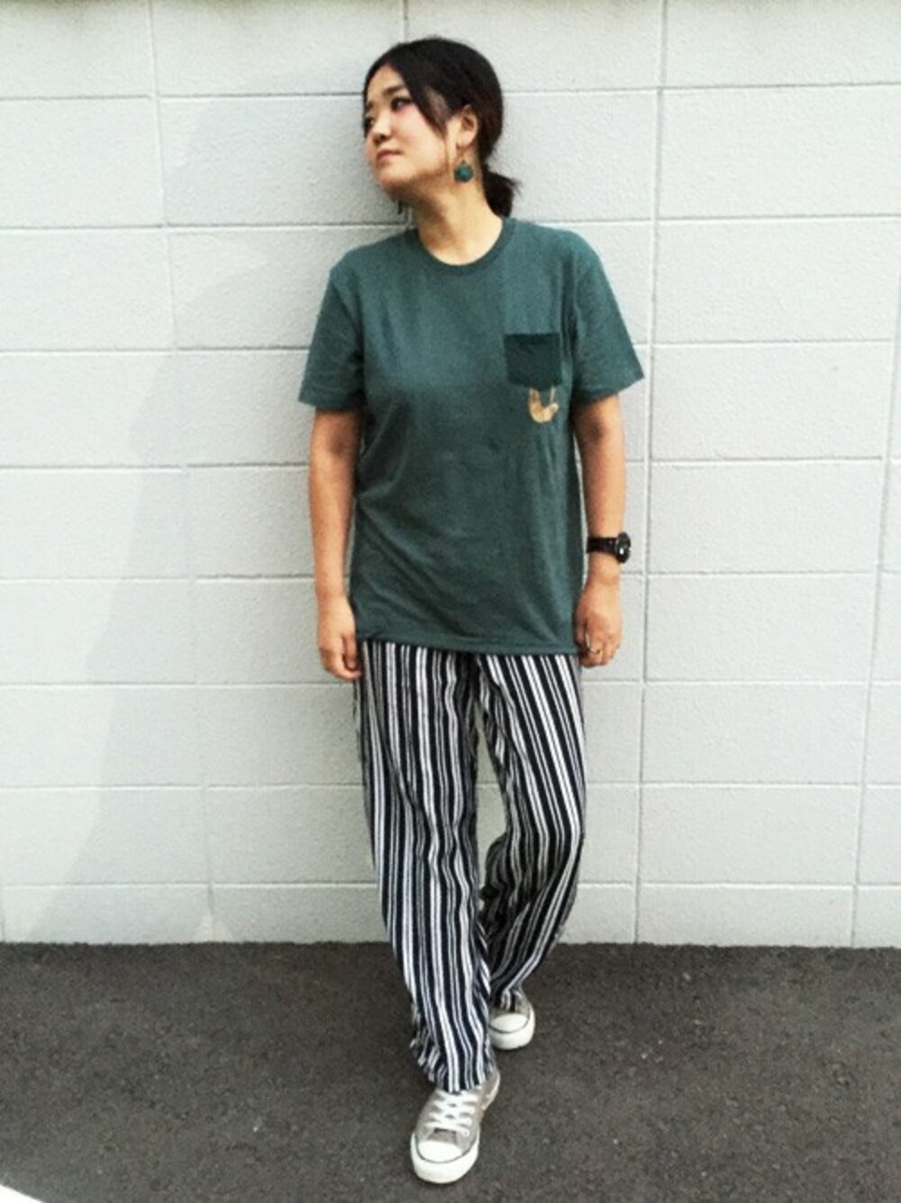 「ボーイッシュ、ストライプ、ラフ、ポケットＴシャツ、オトナカジュアル、ワンポケT、秋コーデ」｜「Design Tshirts Store graniphのベーシックTシャツ/ナマケモノ（Tシャツ/カットソー、グリーン系）」を使った、TAKIZAWAさん（レディース・167cm）の秋コーディネートの1枚目の写真