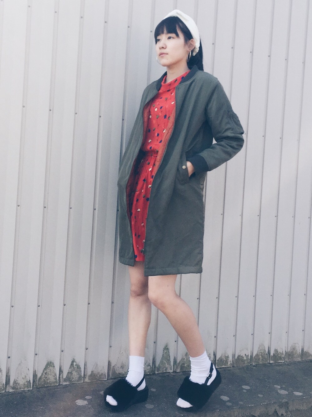 「秋のコーデ、ootd、MA-1、ファーサンダル、ガーリーカジュアル、甘辛mix、ロング丈」｜「AS KNOW AS PINKYのアイテム（ミリタリージャケット、グリーン系）」を使った、yumekoさん（レディース・170cm）の秋コーディネートの1枚目の写真