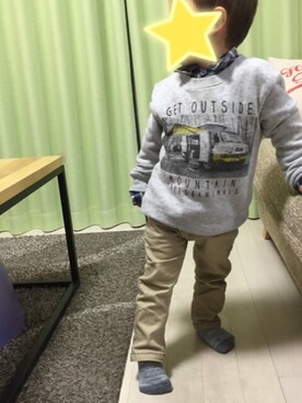 「シャツ×スウェット」｜「アイテム（チノパンツ）」を使った、keさん（キッズ・70cm）の冬コーディネート