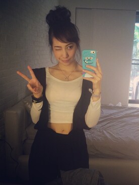 「アイテム（つなぎ/オールインワン）」を使った、Nita  Chowさん（レディース・164cm）の春コーディネート