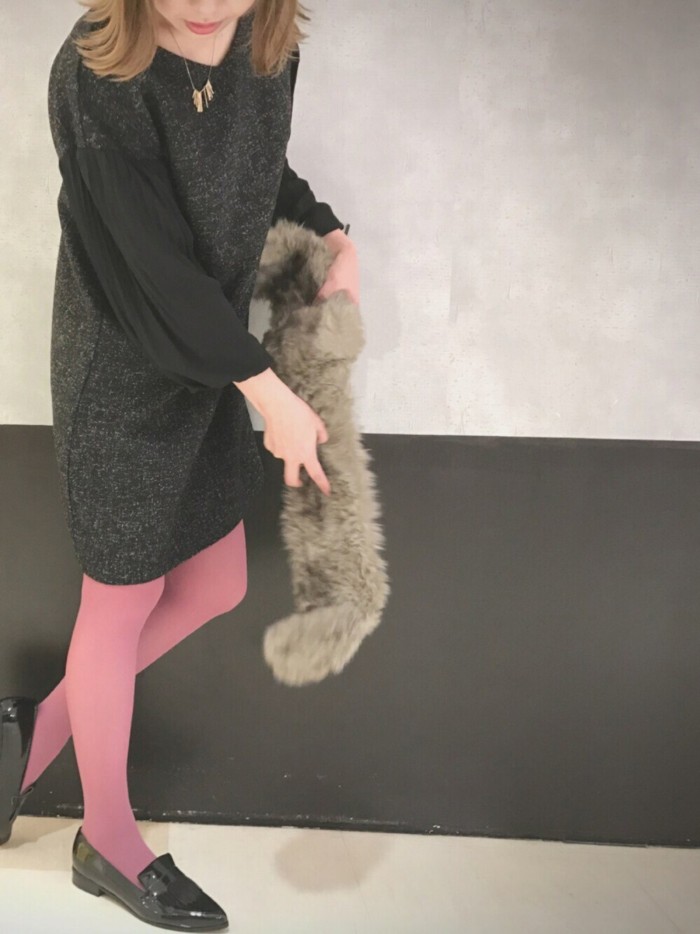 「ハロウィン、PAGEBOY、くすみピンク、ソトハネ、カラータイツ、ファー小物、ワンピース、異素材、ハロウィンコーデ、halloween」｜「PAGEBOYの袖異素材コクーンOP（ワンピース、ブラック系）」を使った、ミラさん（レディース・163cm）の秋コーディネートの1枚目の写真