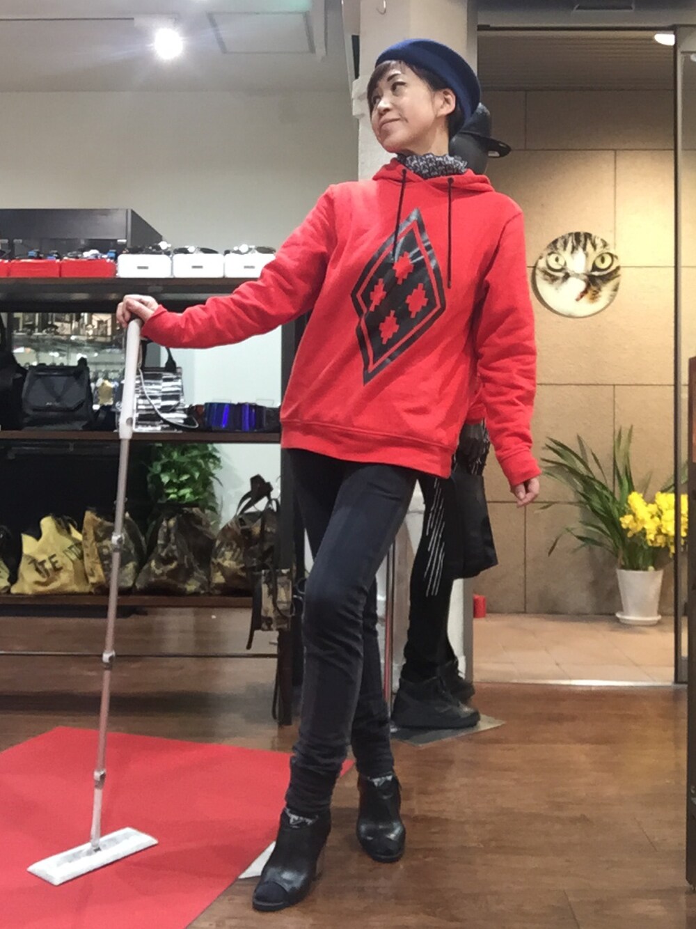 「RINGselectshop、MARCELO BURLON、jacques le corre」｜「MARCELO BURLONのアイテム（シャツ/ブラウス、レッド系）」を使った、MizueTakahashiさん（レディース・165cm）の冬コーディネートの1枚目の写真