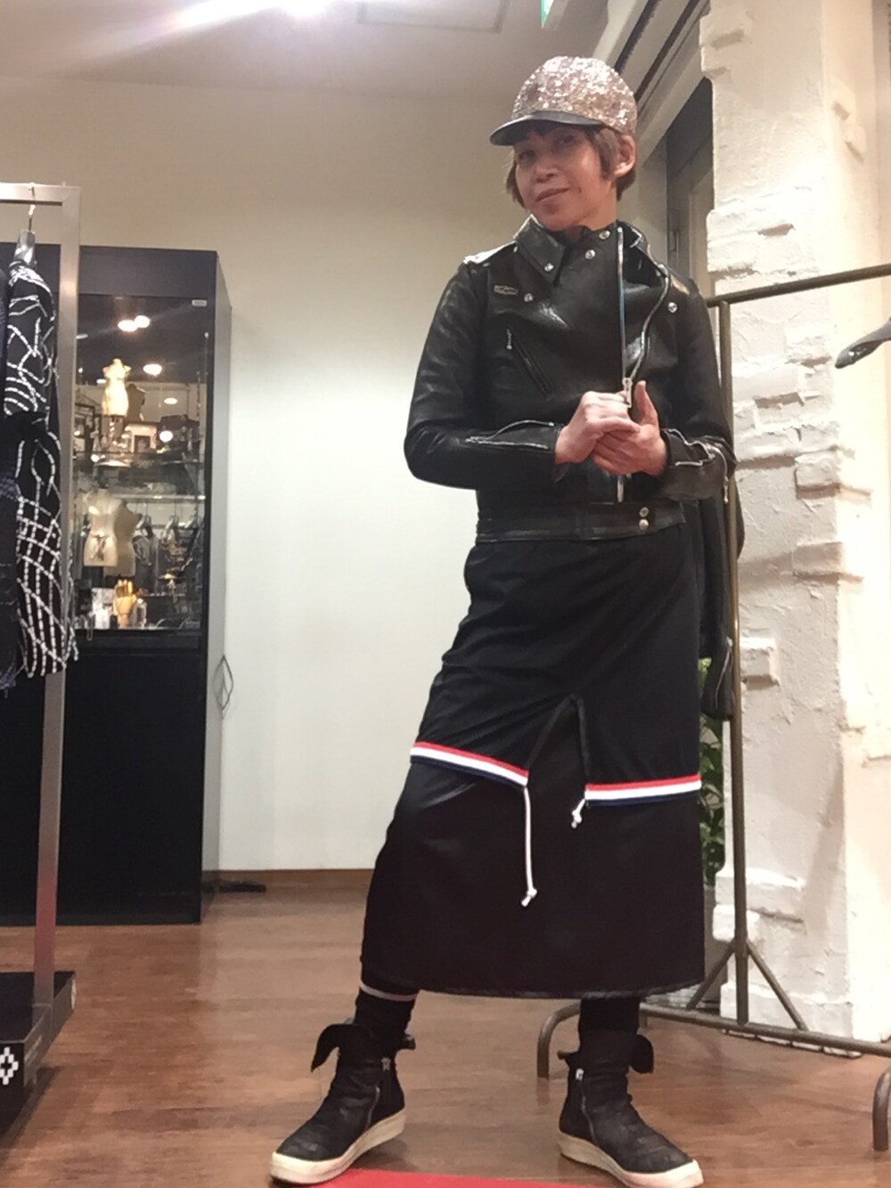 「RINGselectshop、LuisLeather、TAMAKI FUZIE、MARCELO BURLON」｜「Lewis Leathersのアイテム（スーツジャケット、ブラック系）」を使った、MizueTakahashiさん（レディース・165cm）の春コーディネートの1枚目の写真