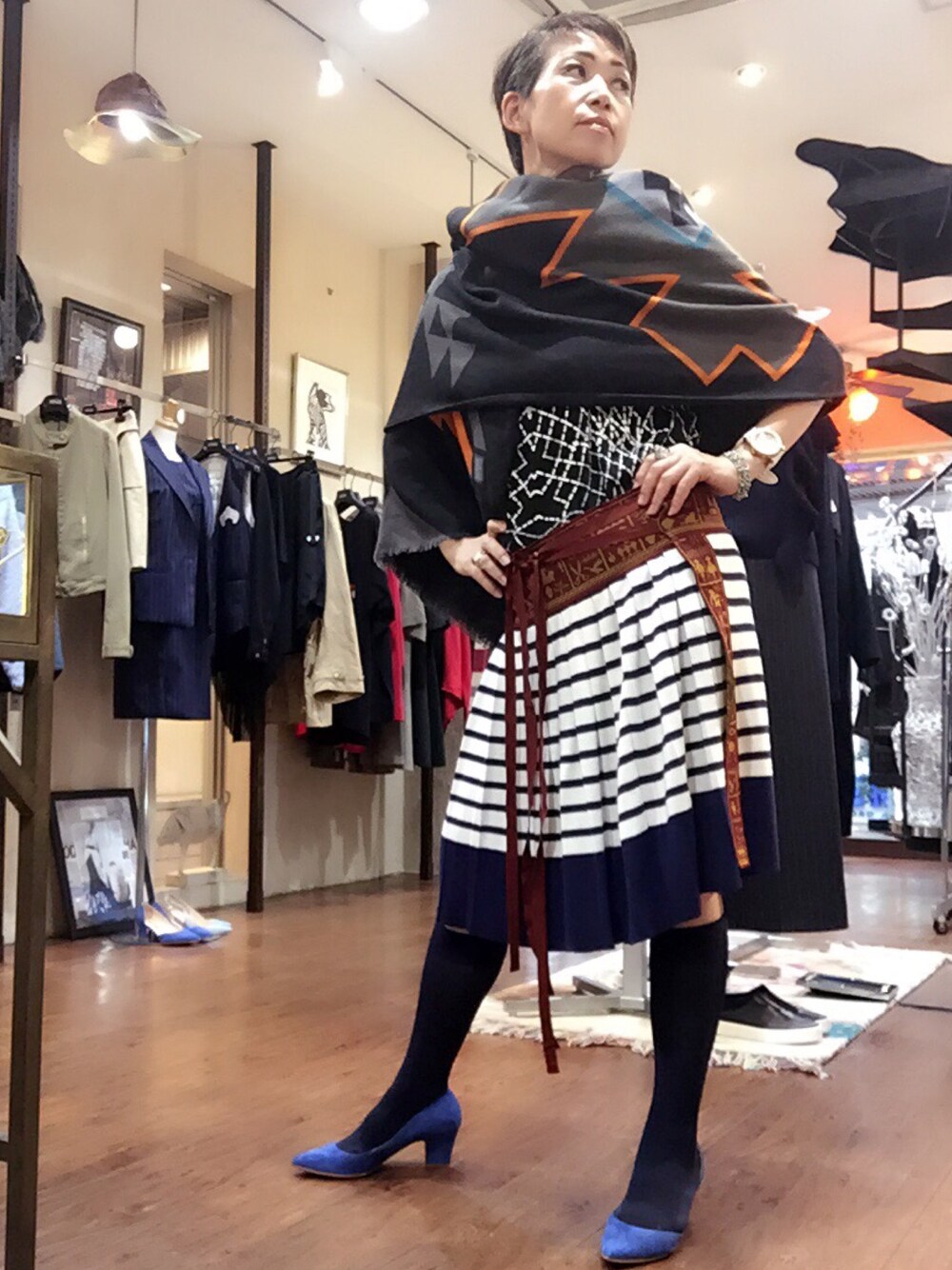 「RINGselectshop、秋、オトナカジュアル」｜「MARCELO BURLONのアイテム（ストール/ショール、その他）」を使った、MizueTakahashiさん（レディース・165cm）の秋コーディネートの1枚目の写真