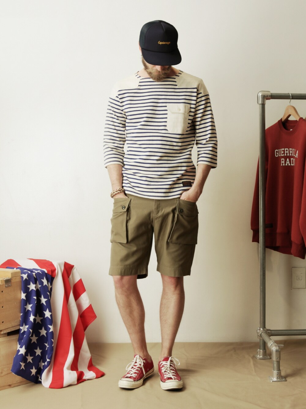 トップス、パンツ、その他を着用したメンズの夏コーディネートの1枚目の写真