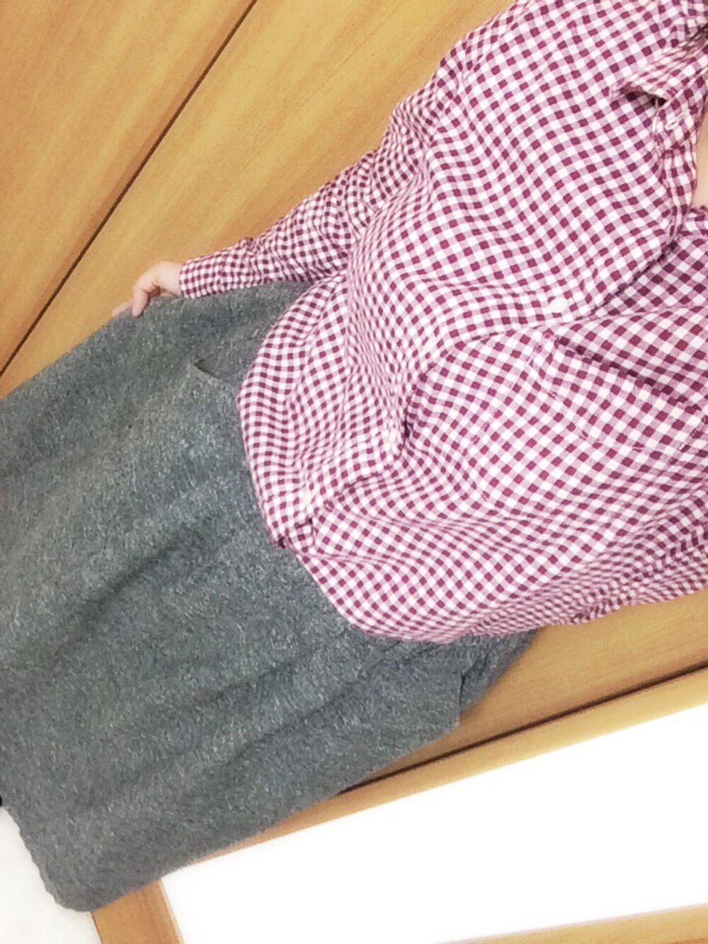 「カジュアル、学校、シンプル」｜「UNIQLOのアイテム（Tシャツ/カットソー、レッド系）」を使った、ｙｕｋｉ.ｍさん（レディース・165cm）の秋コーディネートの1枚目の写真