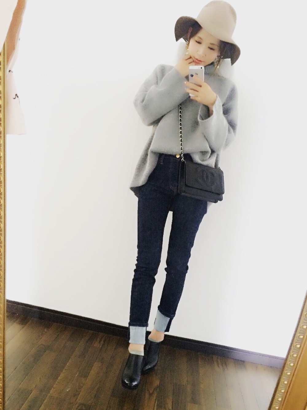 「coordinate、ootd、コーディネート、ママコーデ、ファッション、フェルトハット、GU、デニムスタイル、カジュアル」｜「milaowenのアイテム（デニムパンツ、ブルー系）」を使った、ayumiさん（レディース・153cm）の冬コーディネートの1枚目の写真