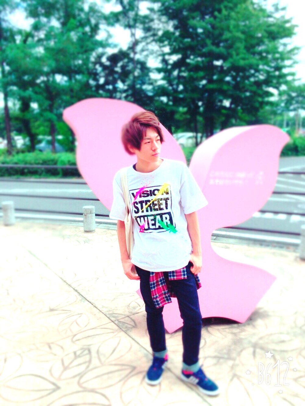 「VISIONのアイテム（Tシャツ/カットソー、ホワイト系）」を使った、TSUBASAさん（メンズ・163cm）の夏コーディネートの1枚目の写真