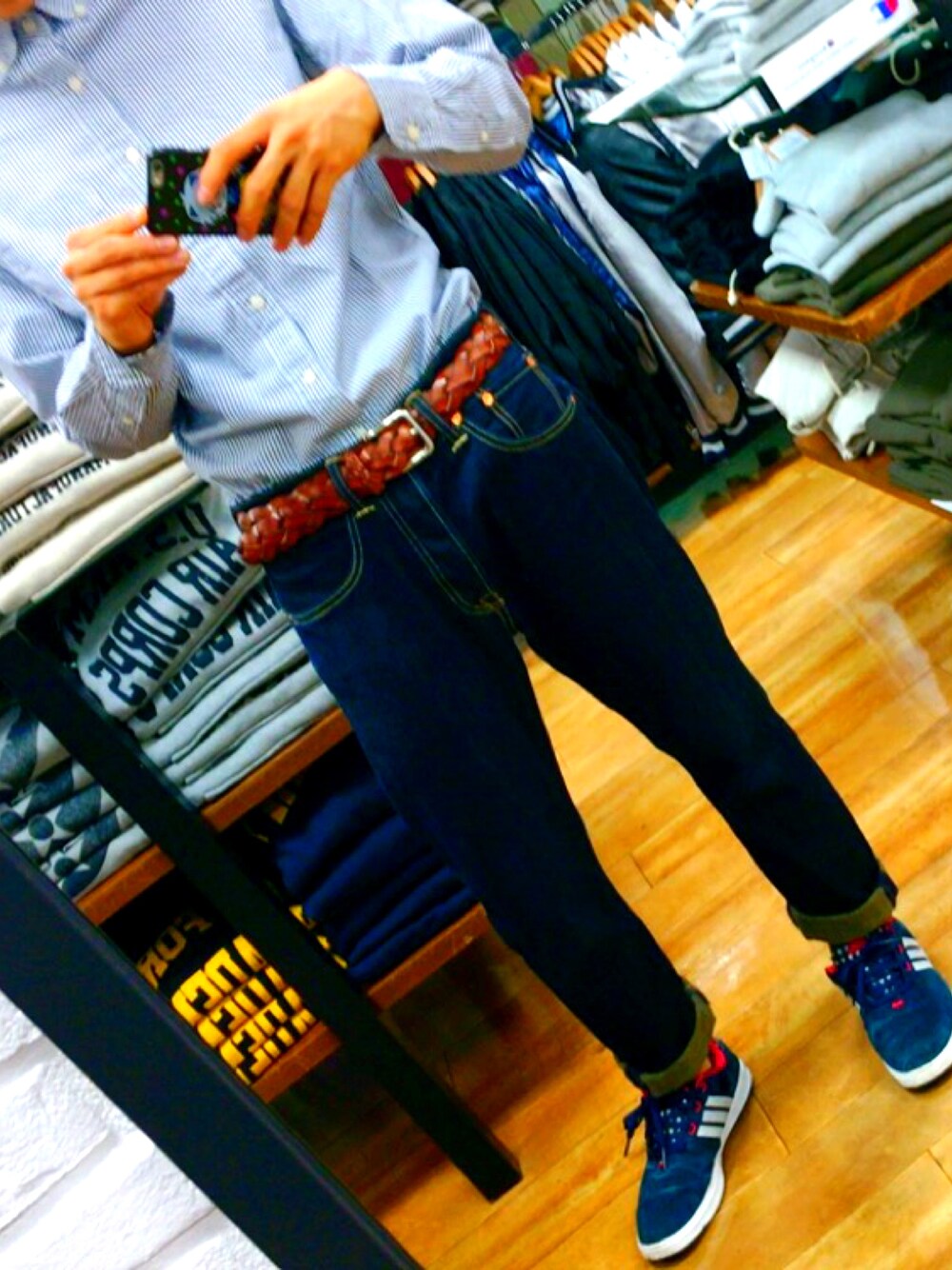 「Levi'sのアイテム（デニムパンツ、ブルー系）」を使った、TSUBASAさん（メンズ・163cm）の秋コーディネートの1枚目の写真