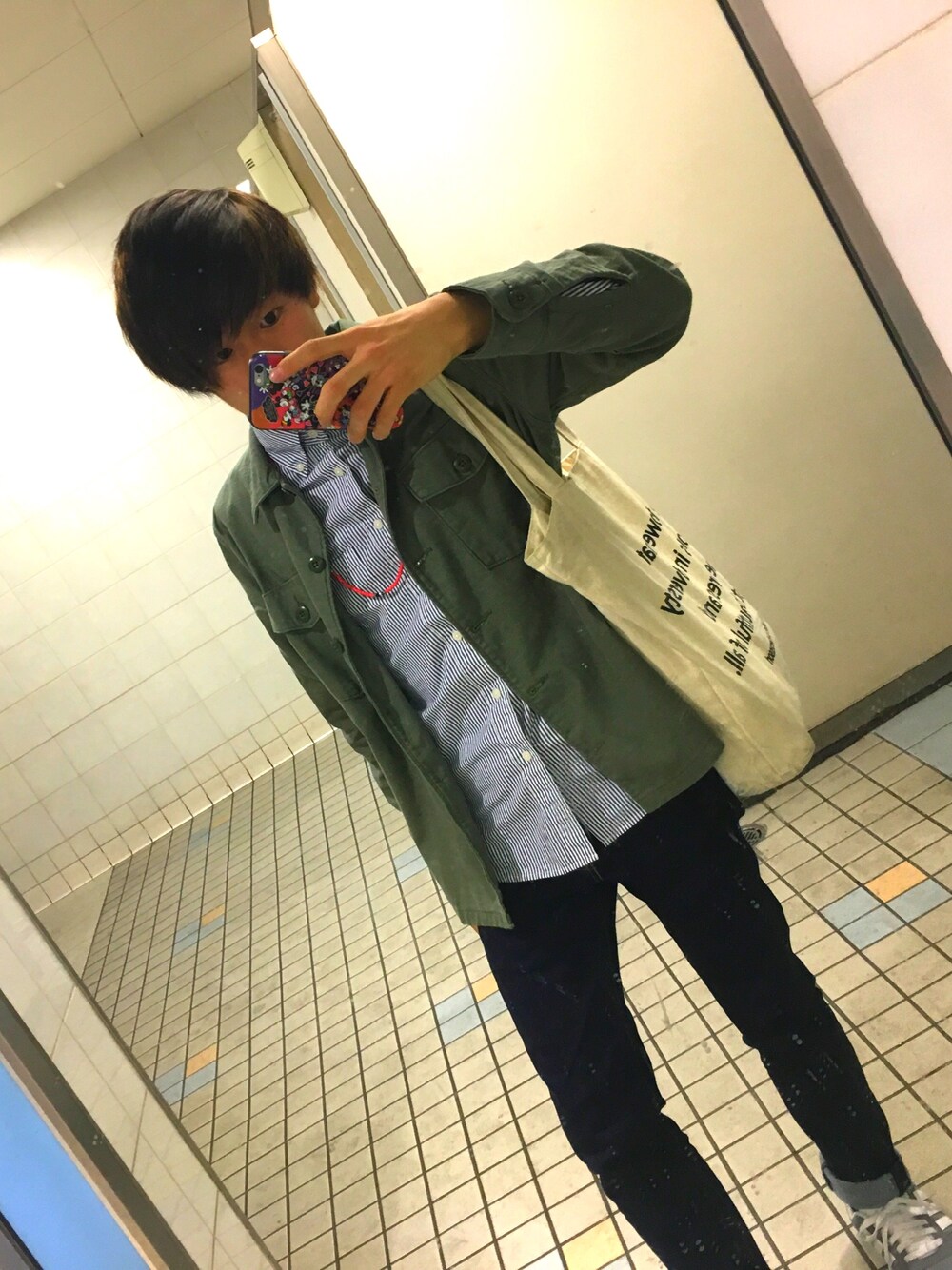 「Levi'sのアイテム（ミリタリージャケット、グリーン系）」を使った、TSUBASAさん（メンズ・163cm）の秋コーディネートの1枚目の写真