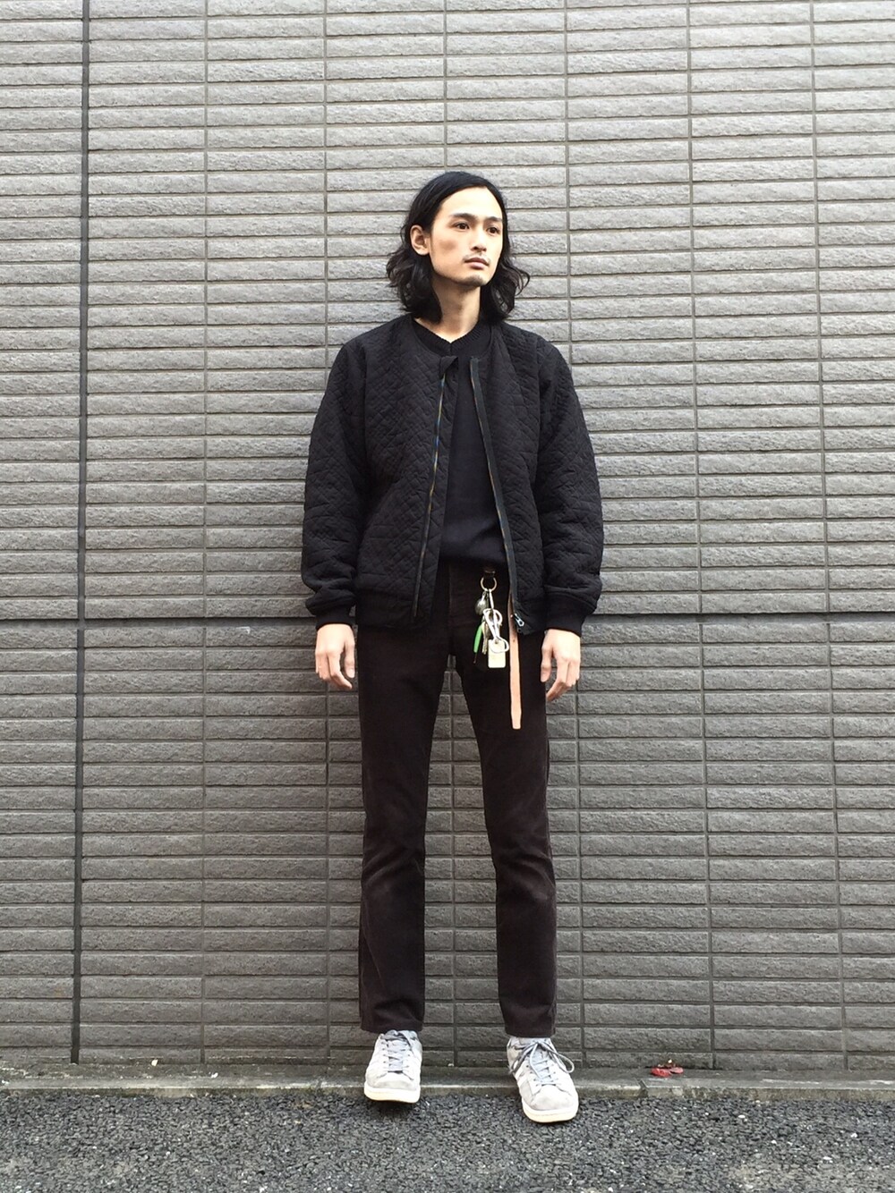 「iroquois、AKM、STUDIOUS、519、vintage、adidas、suzukitakayuki」｜「IroquoisのC/N撥水ウエザーAMISH QUILTING（ノーカラージャケット、ブラック系）」を使った、君嶋麻耶さん（メンズ・176cm）の冬コーディネートの1枚目の写真