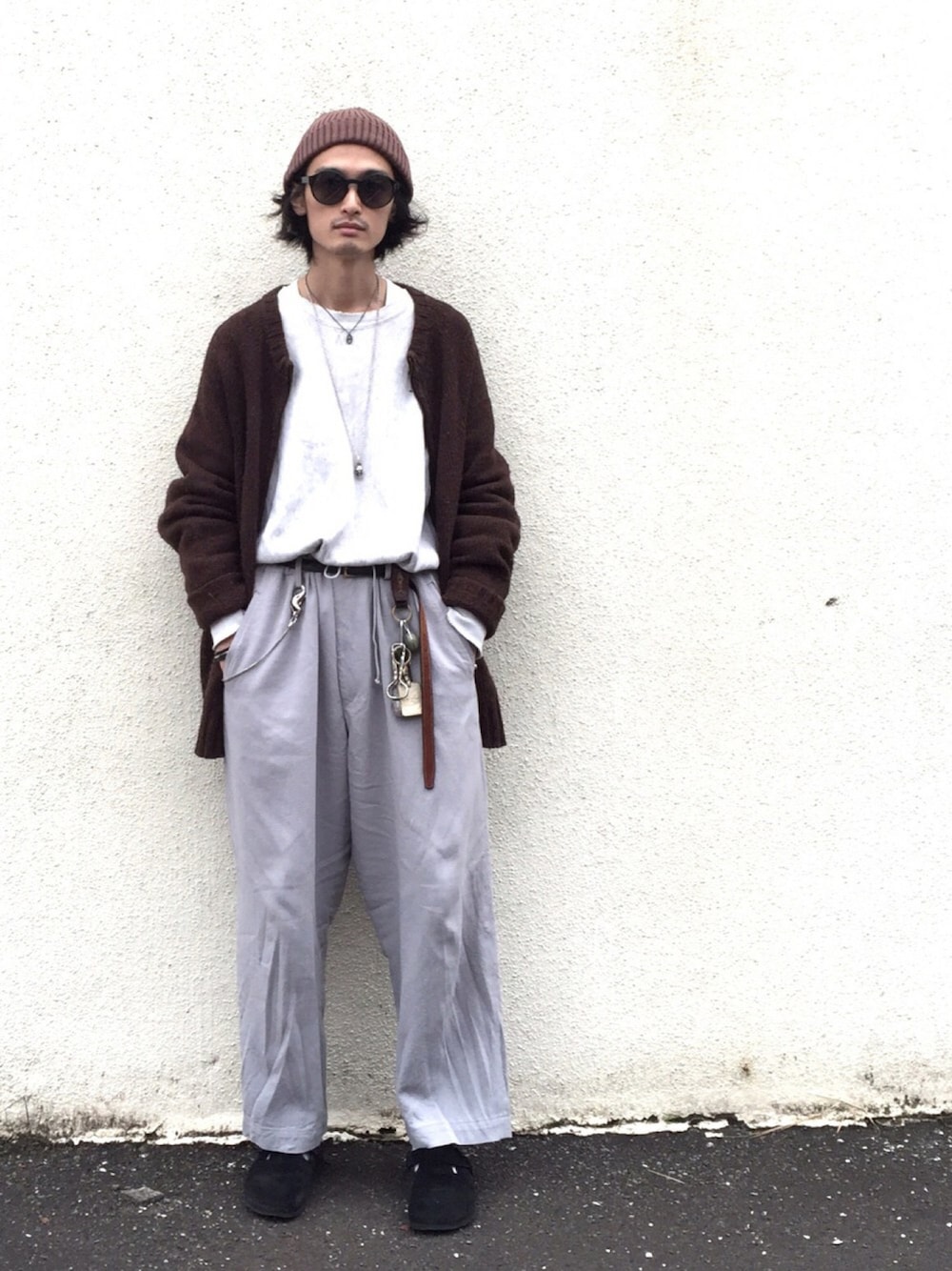 「NUMBER (N)INE、vintage、yohjiyamamoto、birkenstock、KIJIMA TAKAYUKI、Oliver goldsmith、ワイドパンツ、ニット帽」｜「UNITED ARROWSの＜KIJIMA TAKAYUKI（キジマタカユキ）＞T RIB KNITCAP（ニットキャップ/ビーニー、ブラウン系）」を使った、君嶋麻耶さん（メンズ・176cm）の冬コーディネートの1枚目の写真