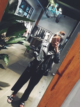 「アイテム（ビーチサンダル、ブラック系）」を使った、机车女队员さん（レディース・158cm）の春コーディネート