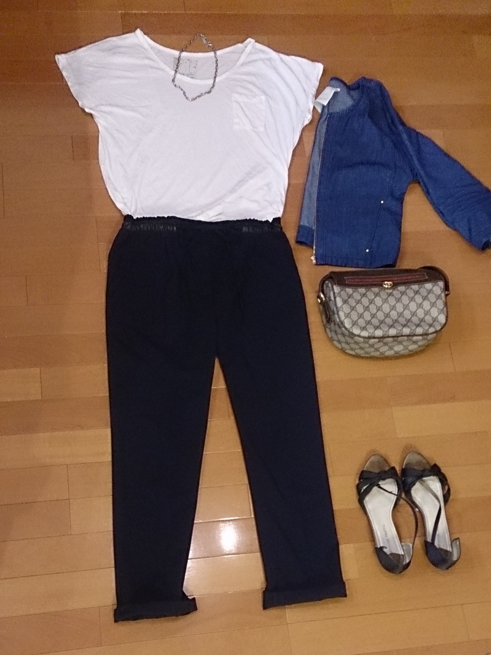 「チェーンネックレス、ZARA、GU、GUCCI、ORiental TRaffic(ORiental TRaffic)、ぽっちゃり、ワンポケT」｜「ZARA BASICのパンツ（その他パンツ、ブルー系）」を使った、よこはまよこすかさん（レディース・162cm）の春コーディネートの1枚目の写真