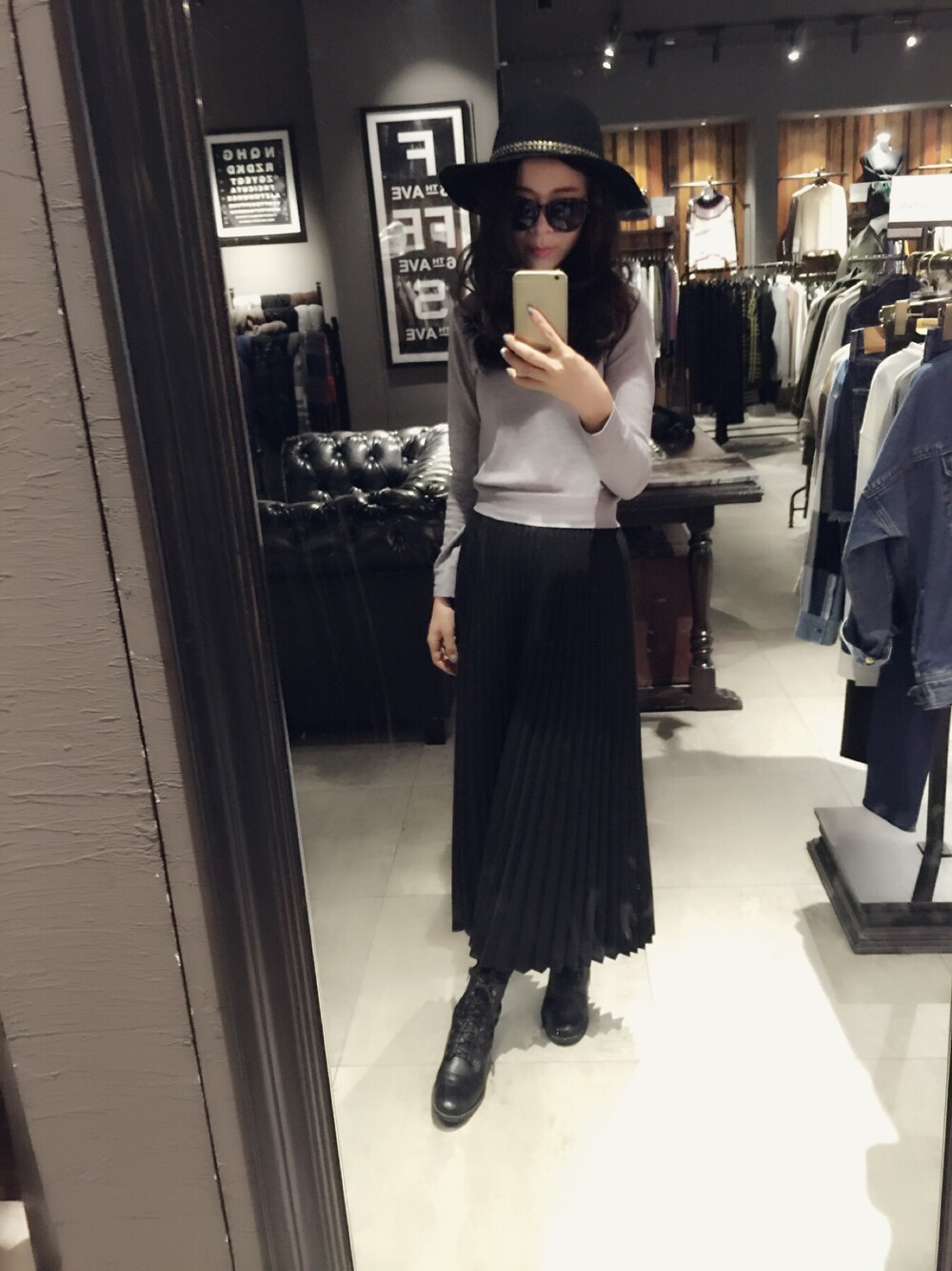 「MOUSSYのアイテム（スカート、ブラック系）」を使った、心怡52さん（レディース・169cm）の冬コーディネートの1枚目の写真