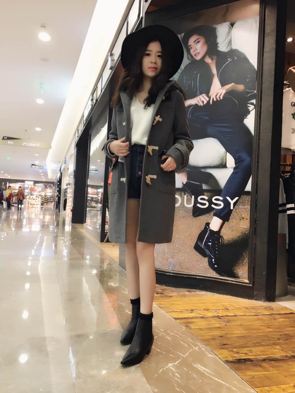 「MOUSSYのアイテム（ダウンジャケット/コート、グレー系）」を使った、心怡52さん（レディース・169cm）の冬コーディネートの1枚目の写真
