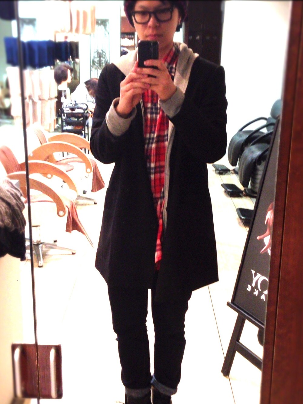 「atmos/atmos girlsのatmos BONBON BORDER KNIT CAP（ニットキャップ/ビーニー、ブラック系）」を使った、トシボーイさん（メンズ・183cm）の冬コーディネートの1枚目の写真