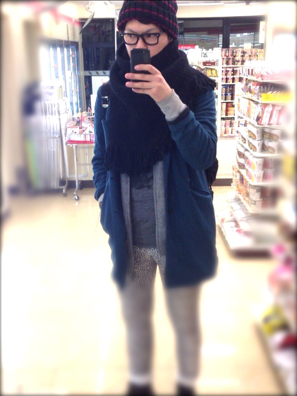 「atmos/atmos girlsのatmos BONBON BORDER KNIT CAP（ニットキャップ/ビーニー、ブラック系）」を使った、トシボーイさん（メンズ・183cm）の冬コーディネートの1枚目の写真
