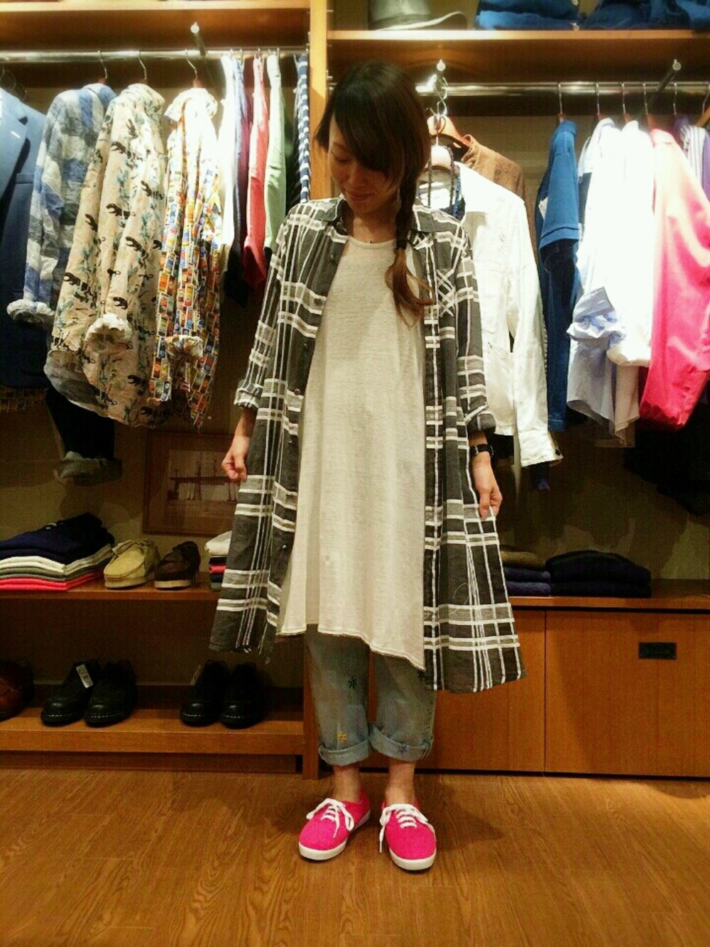 「JEAN NASSAUS、ジーンナッソーズ、popupshop、BEAVER渋谷、パイル、ワンピース、チェックシャツ、ボーイフレンドデニム、リメイクパンツ」｜「BEAVERのJEAN NASSAUS/ジーンナッソーズ　LINEN ONEPIECE　(70)（ワンピース、ホワイト系）」を使った、yamaayuさん（レディース・151cm）の春コーディネートの1枚目の写真