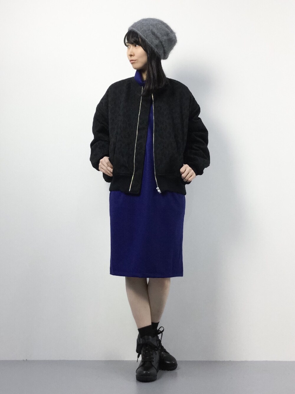 「レオパード、ブルー、MA-1、タートルネック、ひょう柄、編み上げブーツ」｜「URBAN RESEARCH ROSSO WOMENのROSSO アンゴラニットキャップ（ニットキャップ/ビーニー、グレー系）」を使った、sayaさん（レディース・163cm）の冬コーディネートの1枚目の写真