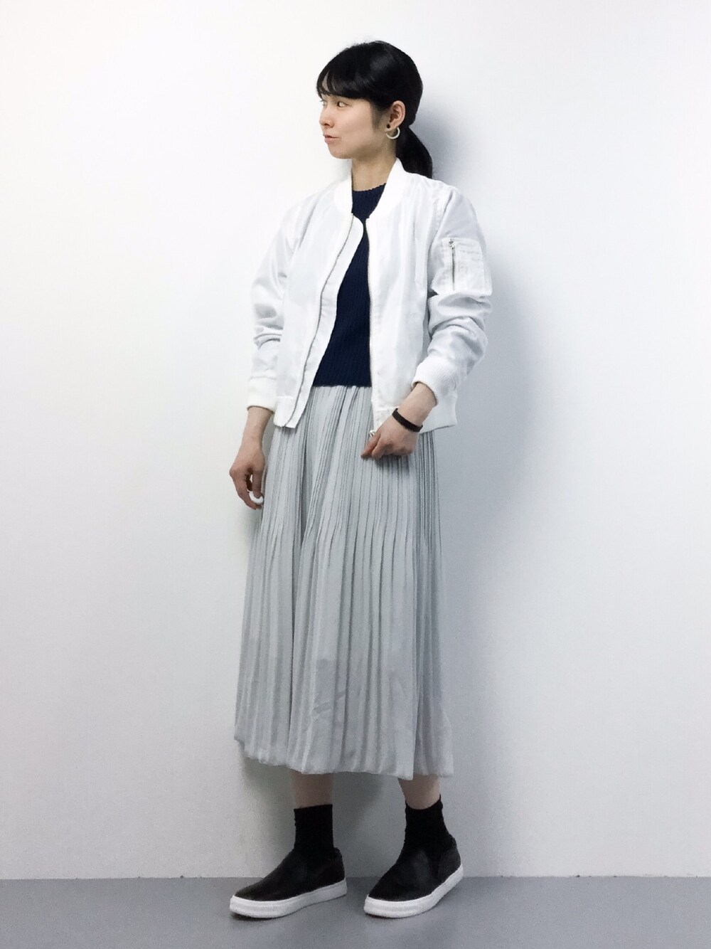 「meJaneのma-1ブルゾン（MA-1、ホワイト系）」を使った、sayaさん（レディース・163cm）の冬コーディネートの1枚目の写真