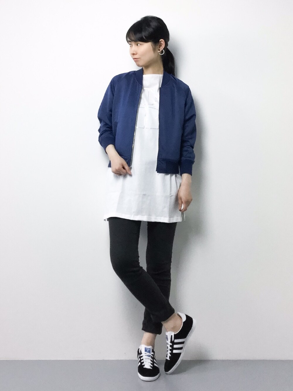 「LOWRYS FARMのリバーシブルハナガラブルゾン　715992（ブルゾン、ブルー系）」を使った、sayaさん（レディース・163cm）の冬コーディネートの1枚目の写真