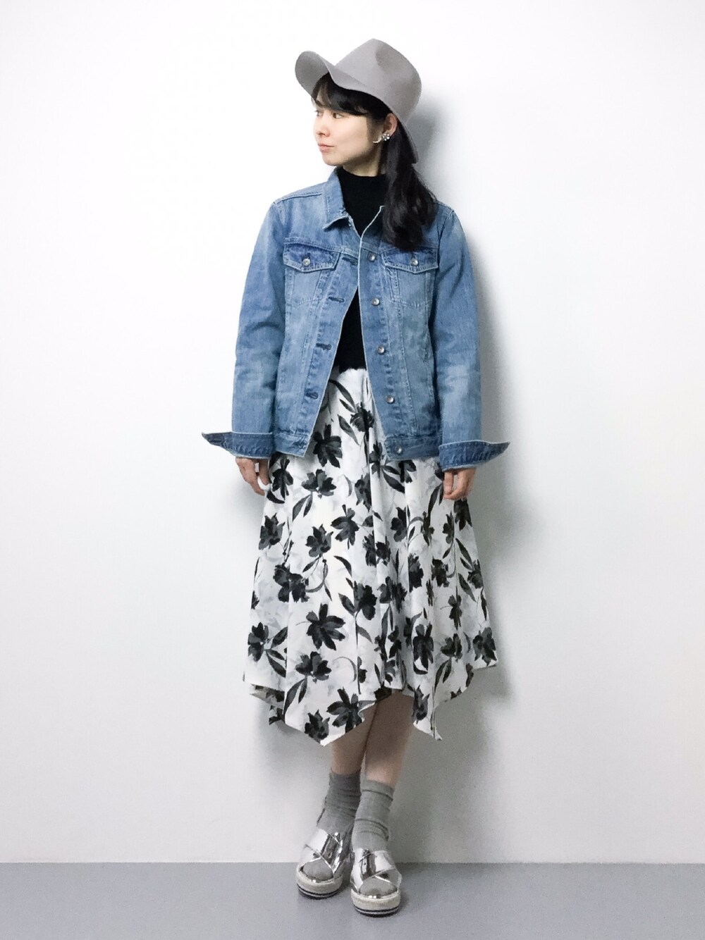 「MURUAの【CASUAL】ﾀﾞﾒｰｼﾞBasicﾙｰｽﾞGｼﾞｬﾝ（デニムジャケット、ブルー系）」を使った、sayaさん（レディース・163cm）の冬コーディネートの1枚目の写真