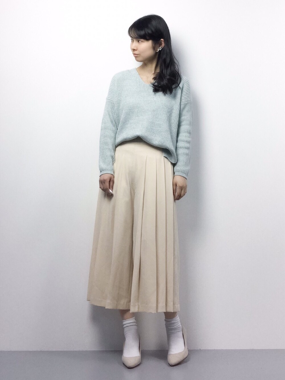 「URBAN RESEARCH ROSSO WOMENのROSSO プリーツガウチョパンツ（その他パンツ、ホワイト系）」を使った、sayaさん（レディース・163cm）の春コーディネートの1枚目の写真